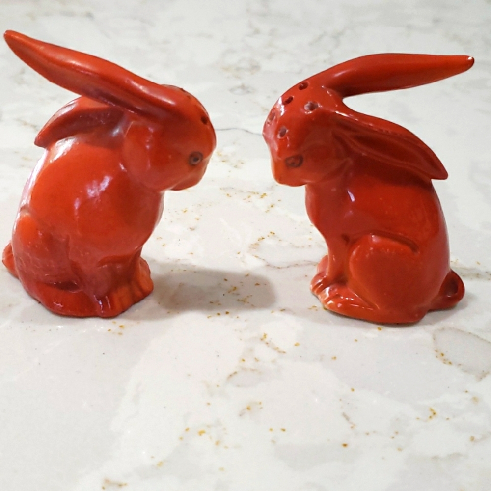 Vintage Rabbit salt and pepper shakers